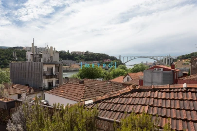 Moradia T2 para Venda em Lordelo do Ouro e Massarelos