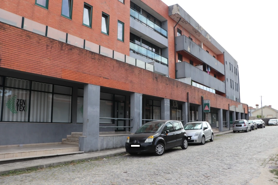 Loja para Venda em Delães Foto 1