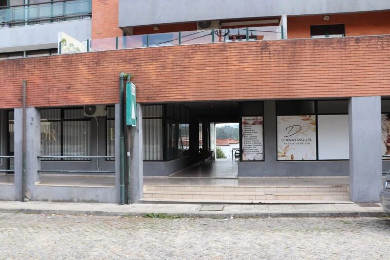 Loja para Venda em Delães Foto 7