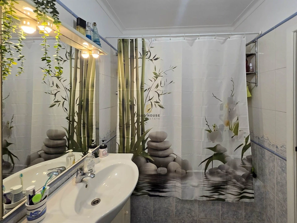Apartamento T2 para Venda em Rio de Mouro Foto 11