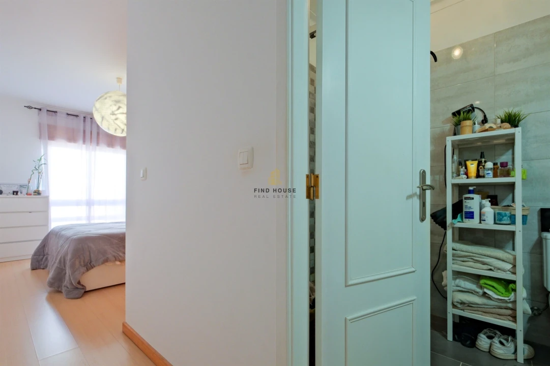 Apartamento T2 para Venda em Rio de Mouro Foto 17