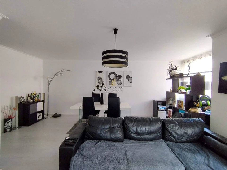 Apartamento T2 para Venda em Rio de Mouro Foto 5