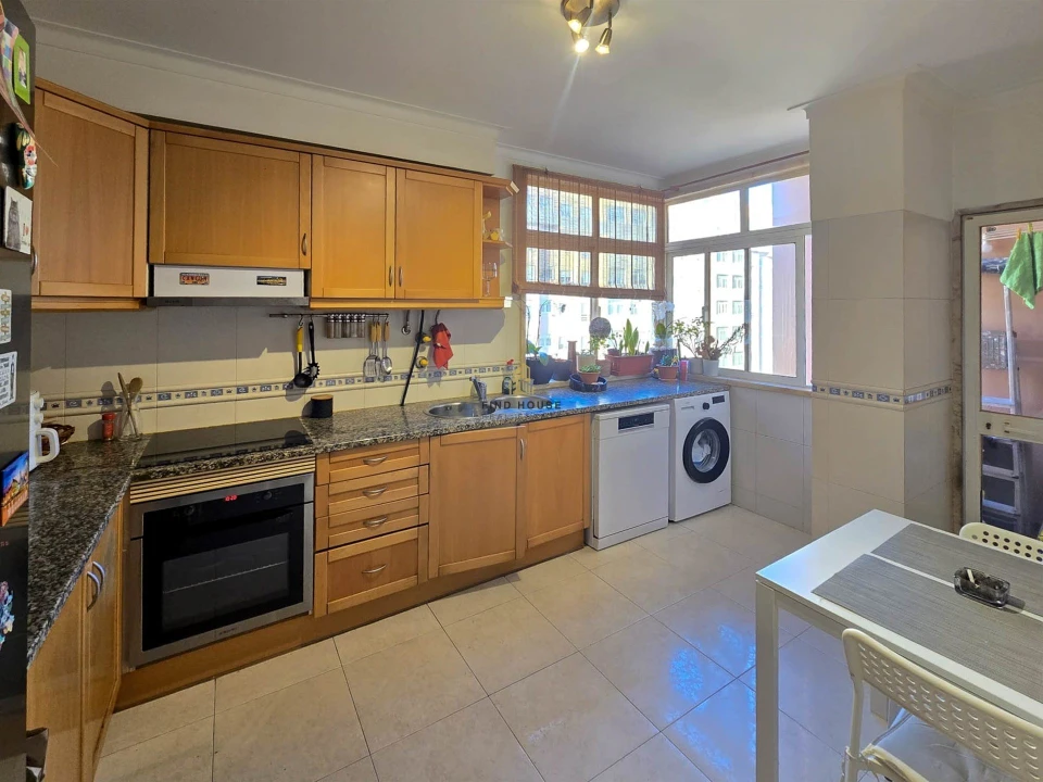 Apartamento T2 para Venda em Rio de Mouro Foto 14