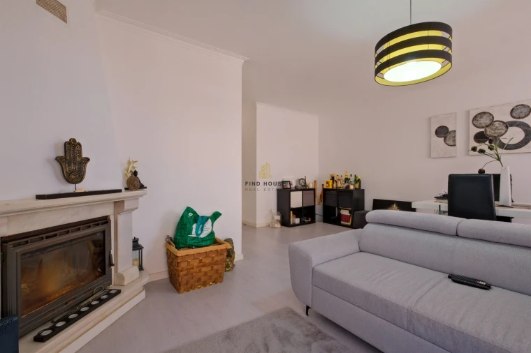 Apartamento T2 para Venda em Rio de Mouro Foto 8