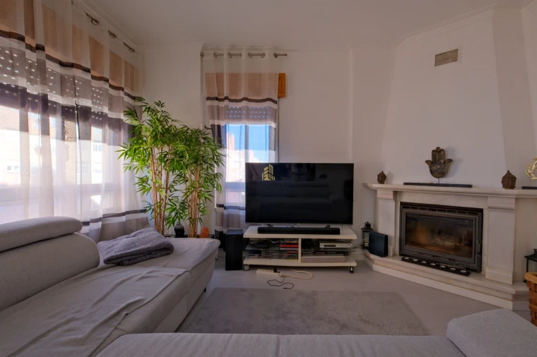 Apartamento T2 para Venda em Rio de Mouro Foto 9
