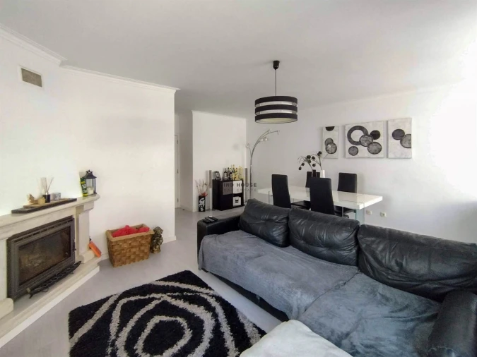 Apartamento T2 para Venda em Rio de Mouro Foto 4
