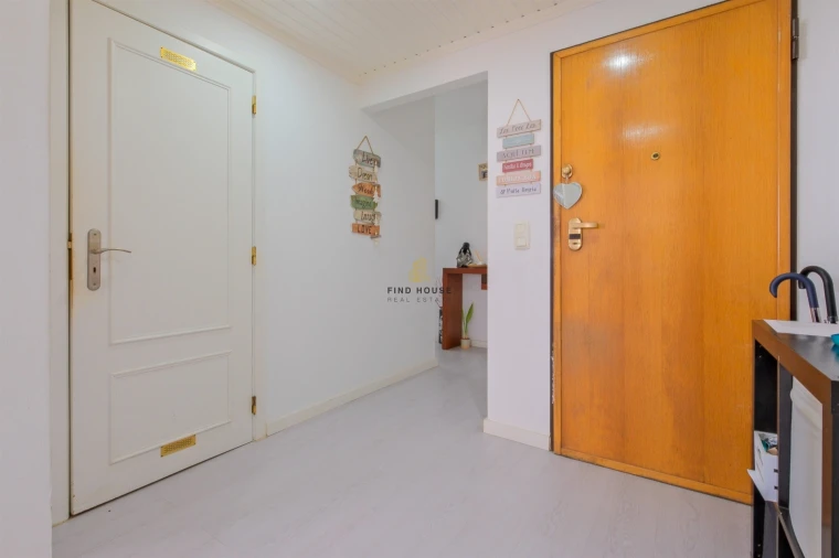 Apartamento T2 para Venda em Rio de Mouro Foto 2