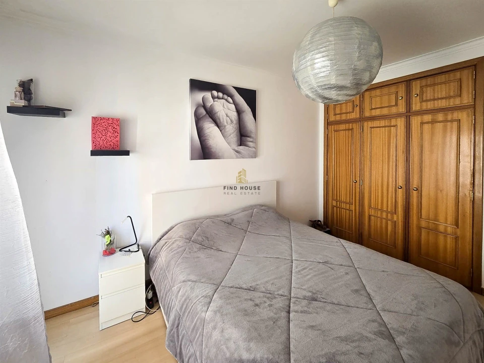 Apartamento T2 para Venda em Rio de Mouro Foto 16
