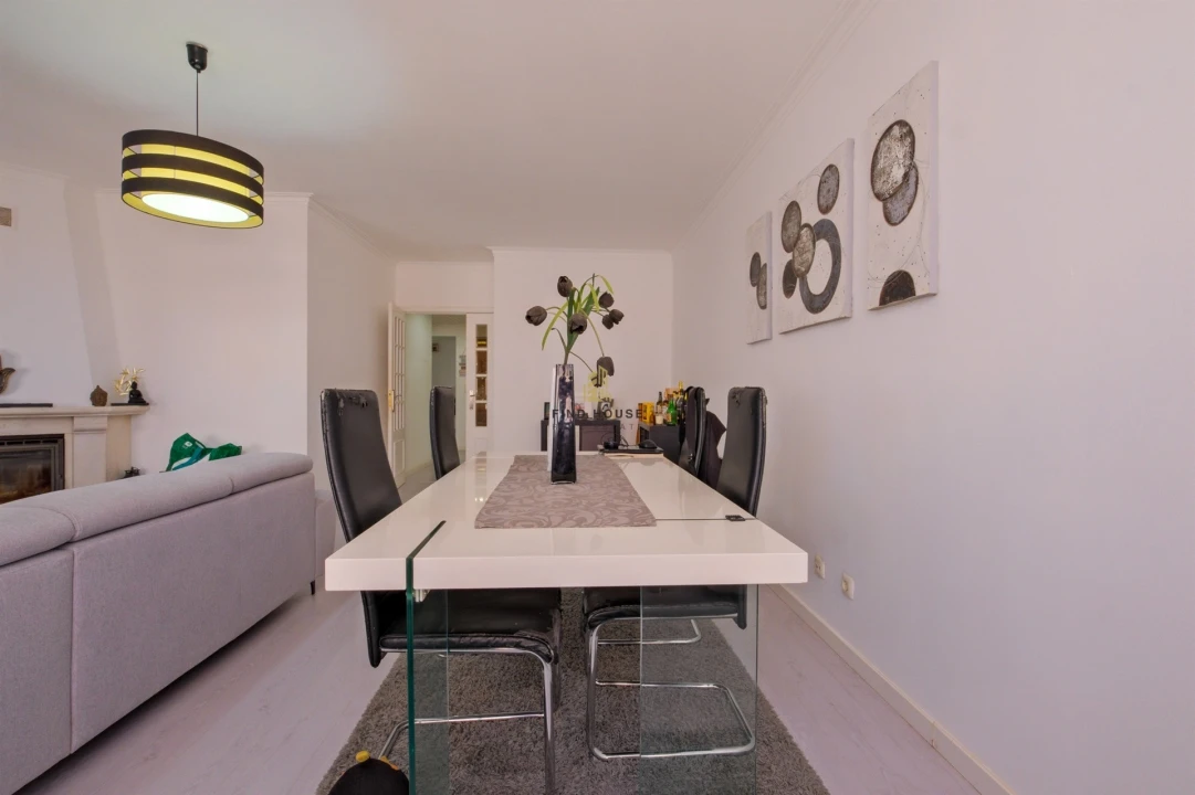 Apartamento T2 para Venda em Rio de Mouro Foto 6