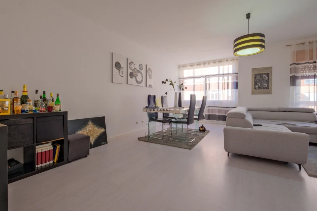 Apartamento T2 para Venda em Rio de Mouro Foto 4