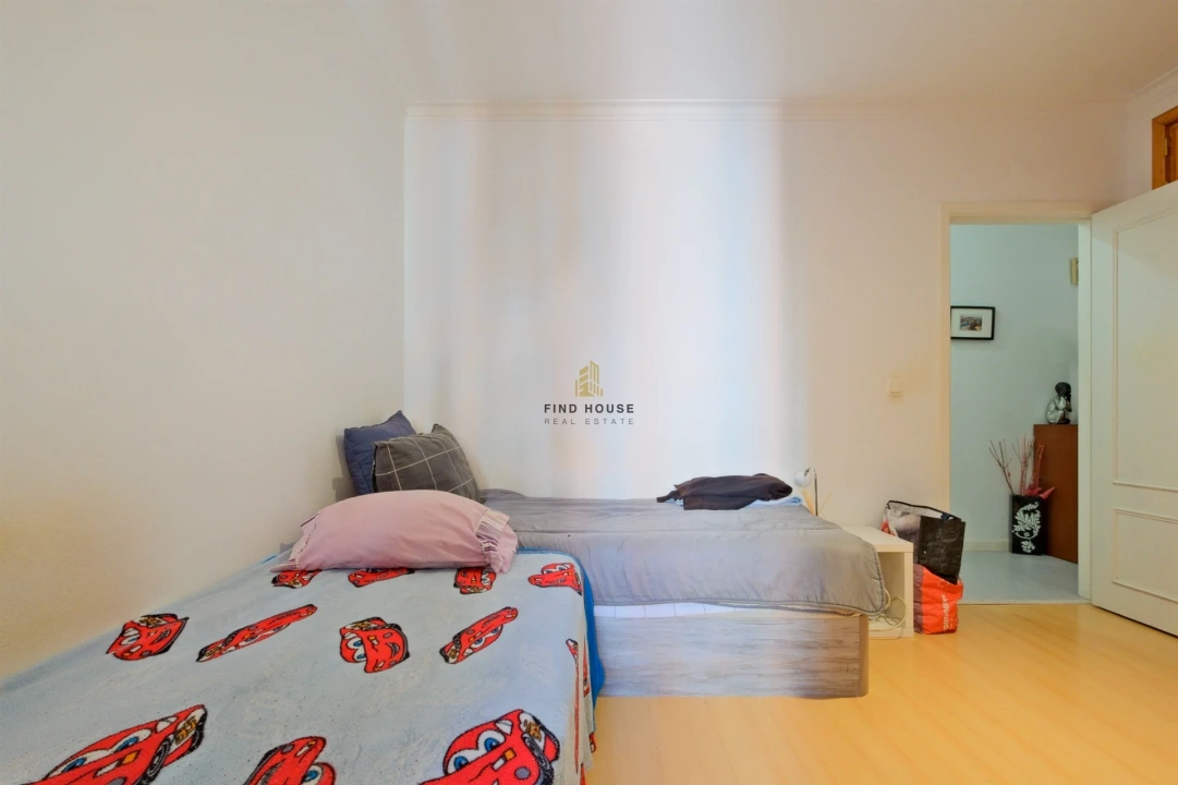 Apartamento T2 para Venda em Rio de Mouro Foto 16