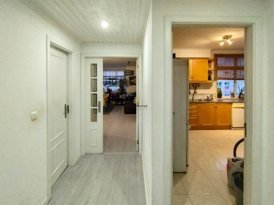 Apartamento T2 para Venda em Rio de Mouro Foto 2