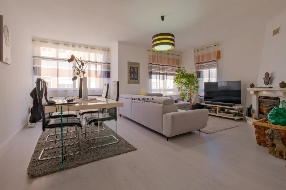 Apartamento T2 para Venda em Rio de Mouro Foto 1