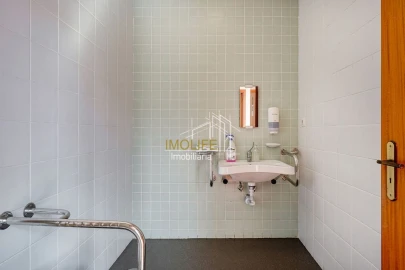 Armazém para Venda em Mora