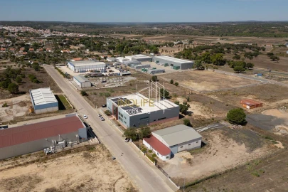 Armazém para Venda em Mora