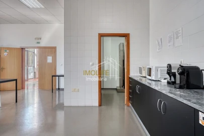 Armazém para Venda em Mora
