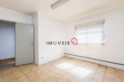 Armazém para Arrendamento em Marrazes e Barosa