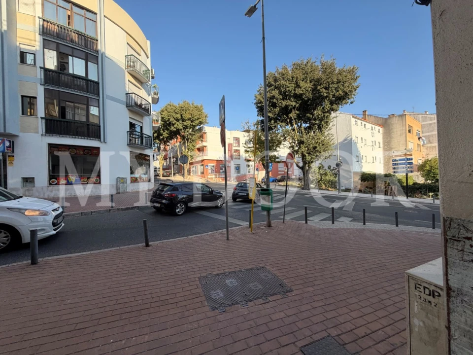 Loja para Venda em Encosta do Sol Foto 1
