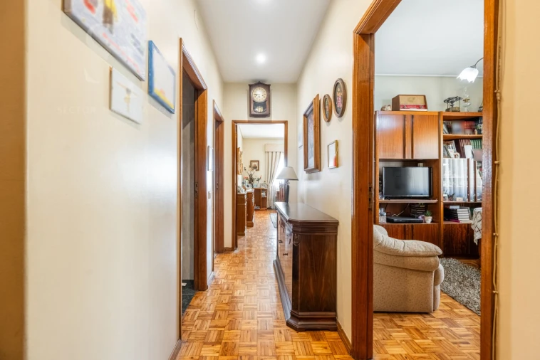 Apartamento T4 para Venda em Braga (Maximinos, Sé e Cividade) Foto 9