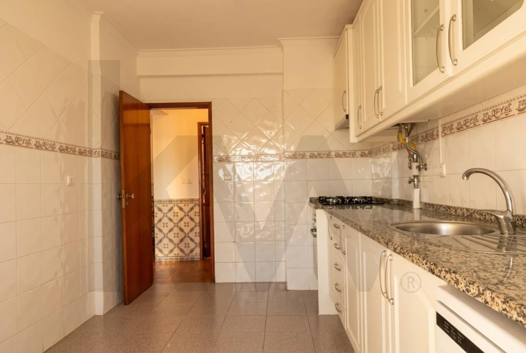 Apartamento T1 para Venda em Venteira Foto 4