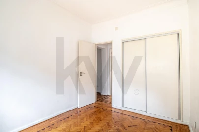Apartamento T2 para Arrendamento em Campo de Ourique