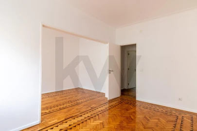 Apartamento T2 para Arrendamento em Campo de Ourique