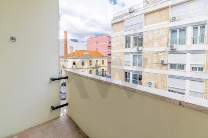 Apartamento T2 para Arrendamento em Campo de Ourique