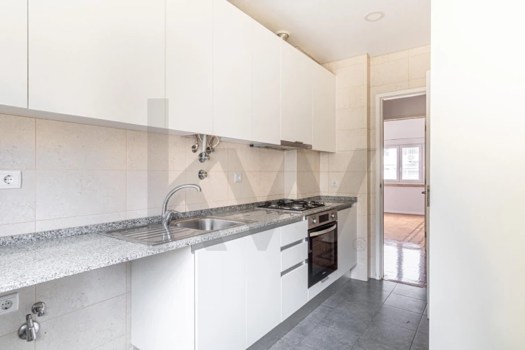 Apartamento T2 para Arrendamento em Campo de Ourique Foto 9