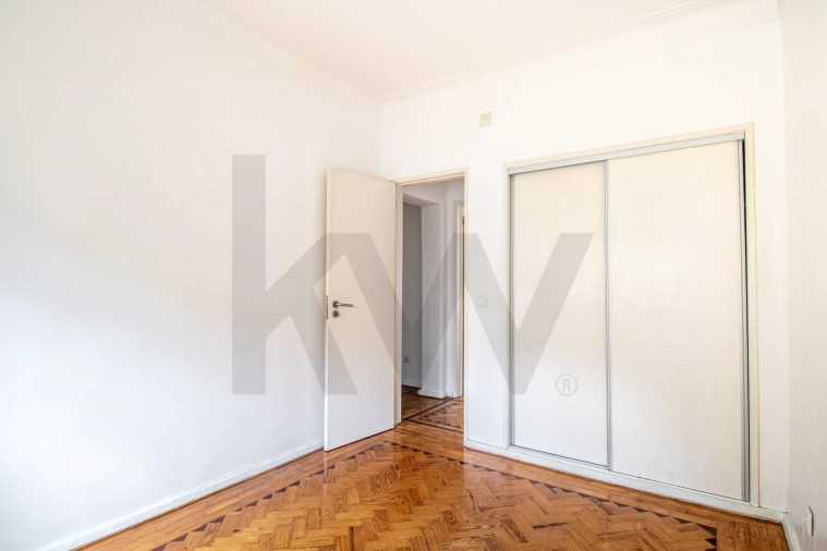 Apartamento T2 para Arrendamento em Campo de Ourique Foto 16