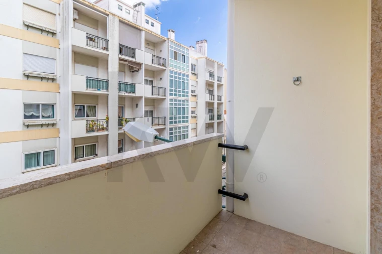 Apartamento T2 para Arrendamento em Campo de Ourique Foto 3