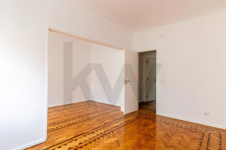 Apartamento T2 para Arrendamento em Campo de Ourique Foto 14