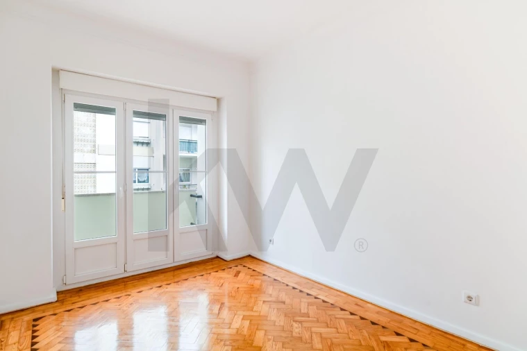 Apartamento T2 para Arrendamento em Campo de Ourique Foto 17