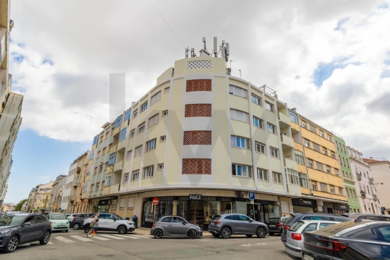 Apartamento T2 para Arrendamento em Campo de Ourique Foto 8