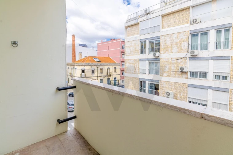 Apartamento T2 para Arrendamento em Campo de Ourique Foto 2