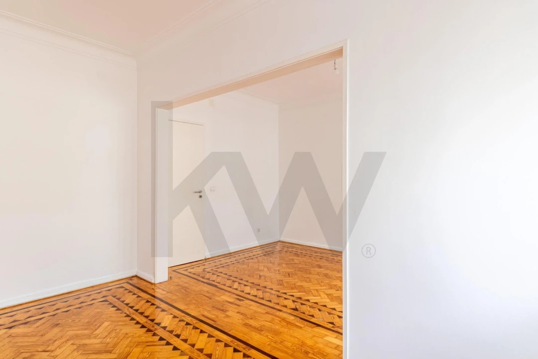 Apartamento T2 para Arrendamento em Campo de Ourique Foto 13