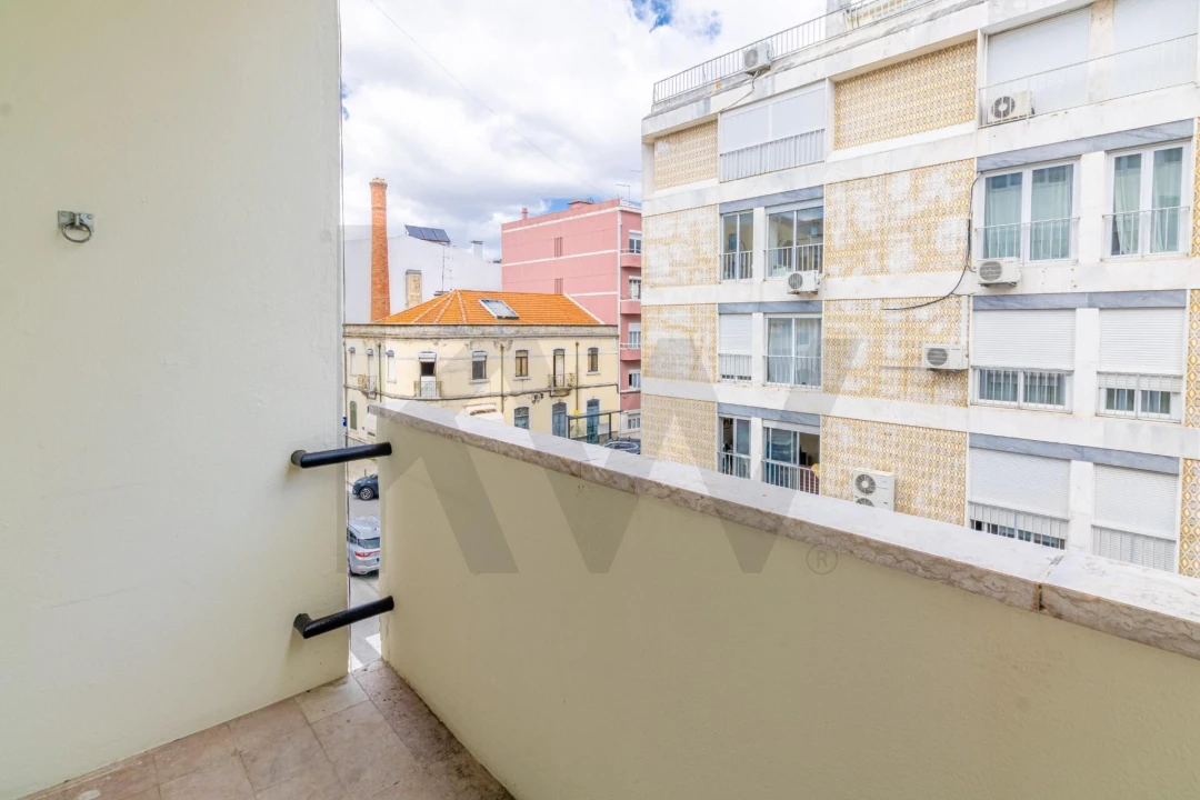 Apartamento T2 para Arrendamento em Campo de Ourique Foto 2