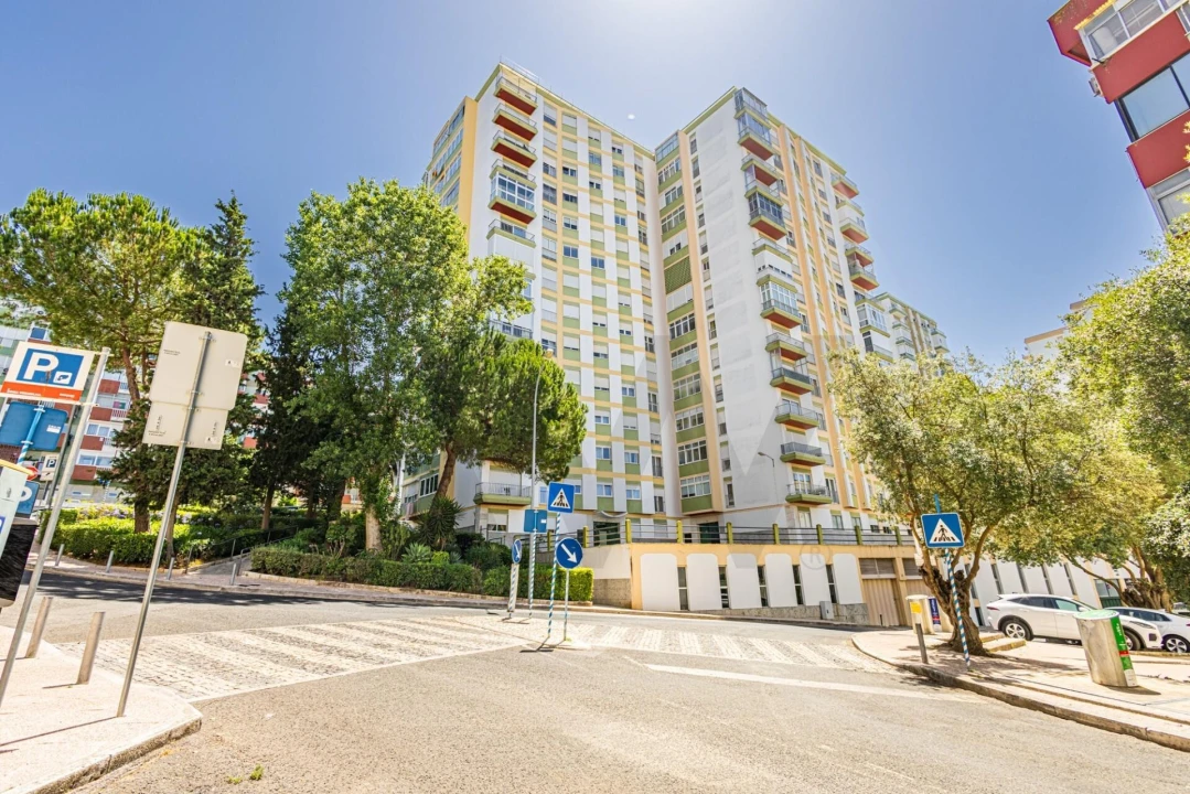 Apartamento T3 para Venda em Carnaxide e Queijas Foto 42