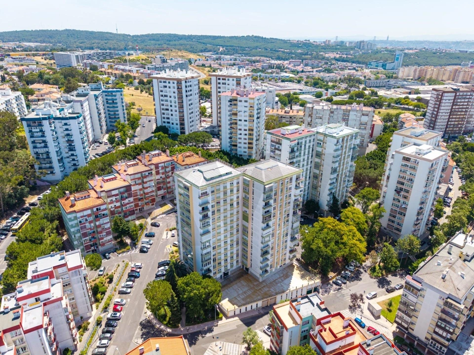 Apartamento T3 para Venda em Carnaxide e Queijas Foto 44