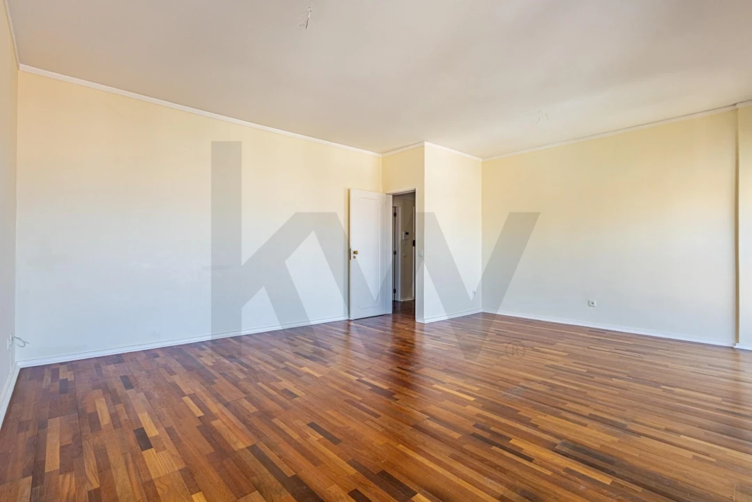 Apartamento T3 para Venda em Carnaxide e Queijas Foto 14