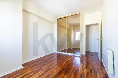 Apartamento T3 para Venda em Carnaxide e Queijas