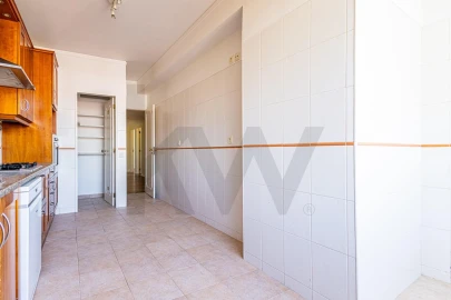 Apartamento T3 para Venda em Carnaxide e Queijas