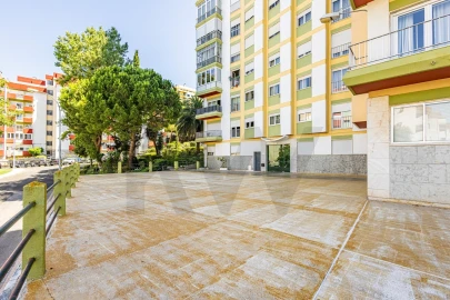 Apartamento T3 para Venda em Carnaxide e Queijas