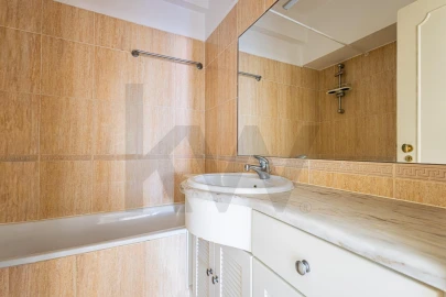 Apartamento T3 para Venda em Carnaxide e Queijas