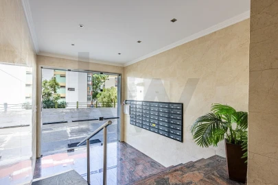 Apartamento T3 para Venda em Carnaxide e Queijas