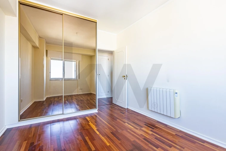 Apartamento T3 para Venda em Carnaxide e Queijas Foto 39