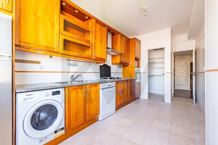 Apartamento T3 para Venda em Carnaxide e Queijas Foto 22