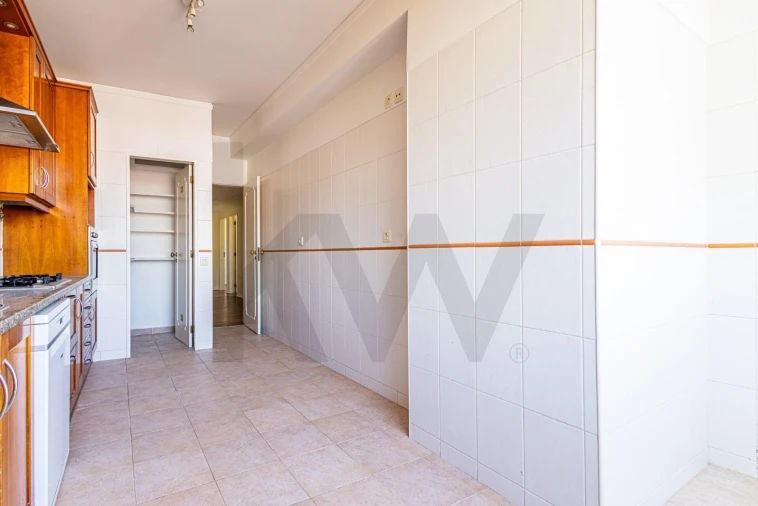 Apartamento T3 para Venda em Carnaxide e Queijas Foto 25