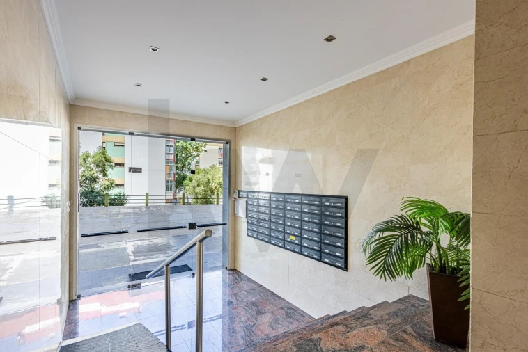 Apartamento T3 para Venda em Carnaxide e Queijas Foto 3