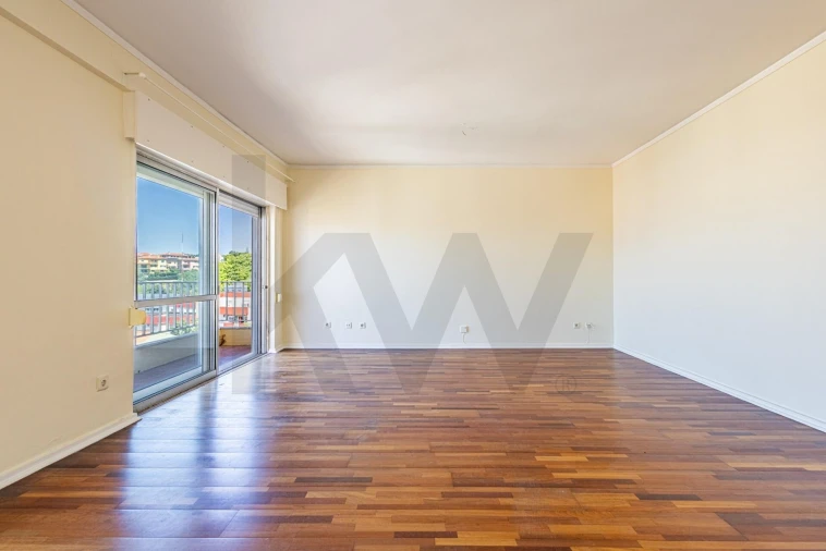Apartamento T3 para Venda em Carnaxide e Queijas Foto 12