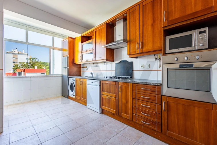 Apartamento T3 para Venda em Carnaxide e Queijas Foto 16